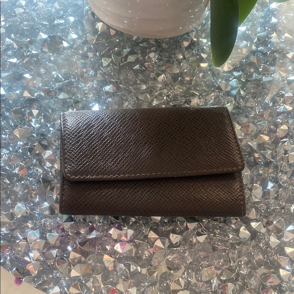 Louis Vuitton Black Leather key 🔑 Wallet Fold-Over Flap